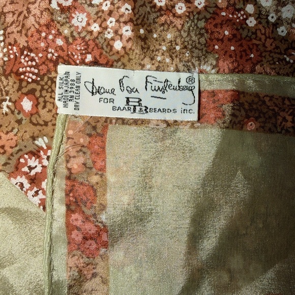 Vintage Diane von Furstenberg Silk Scarf | Floral Print 20.5” x 20.5” DVF scarf - Picture 3 of 4